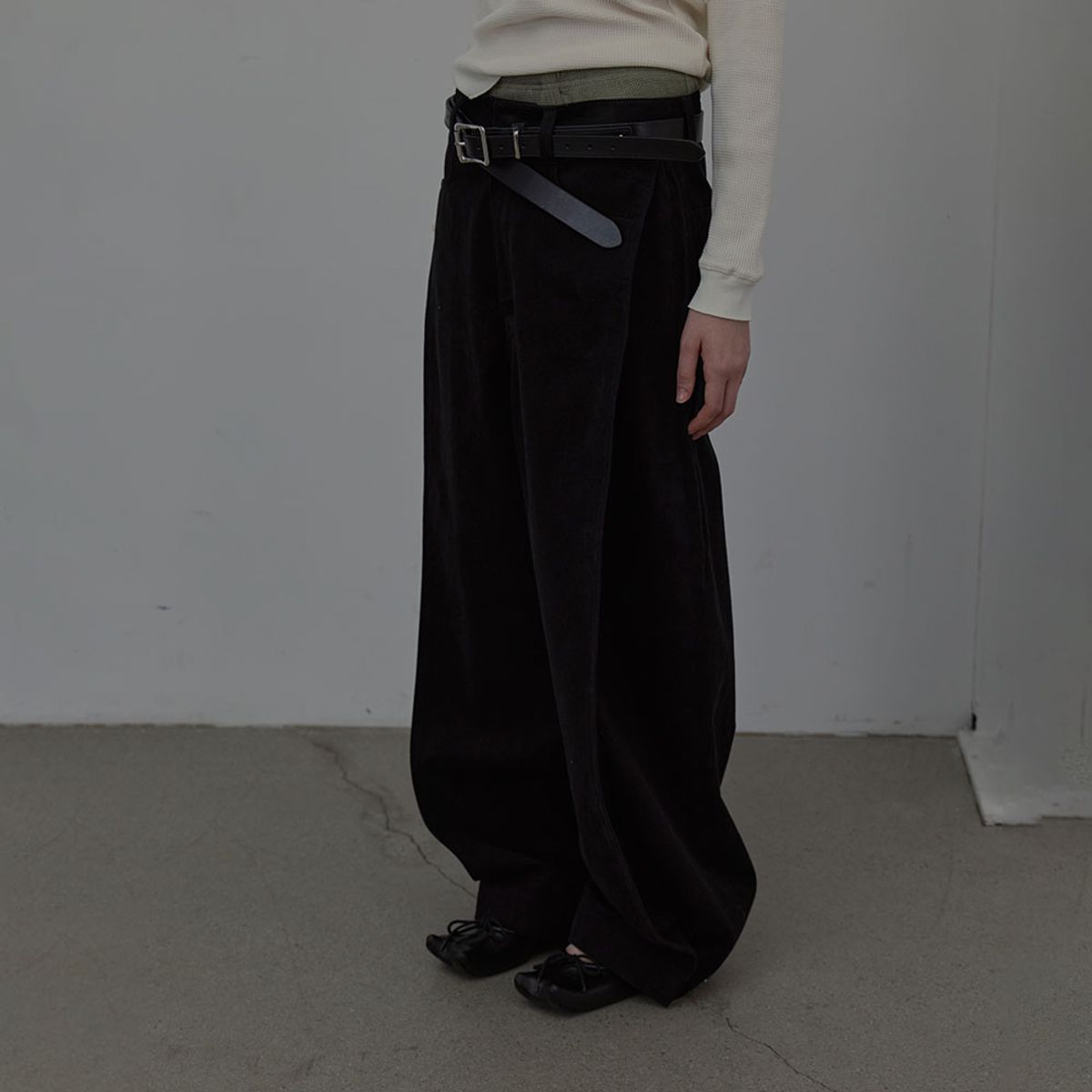 엘씨디씨티엠(LCDC™) CURVED SNAP PANTS (BLACK)