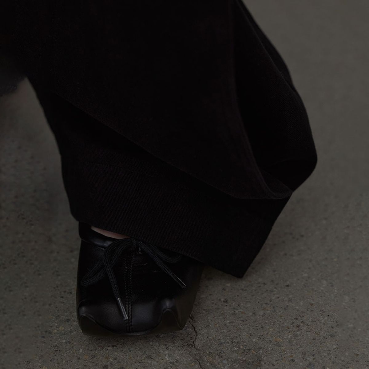 엘씨디씨티엠(LCDC™) CURVED SNAP PANTS (BLACK)