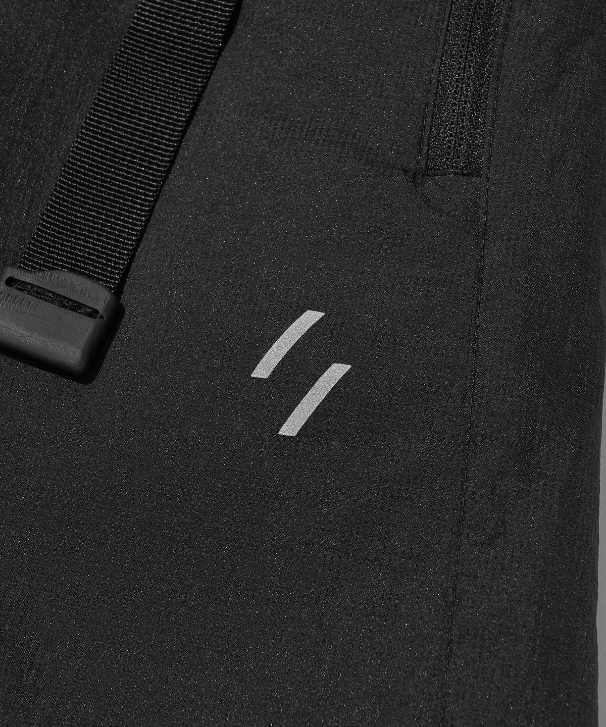 웰터 익스페리먼트(WELTER EXPERIMENT) VENTHRA HIKE SKIRT_BLACK