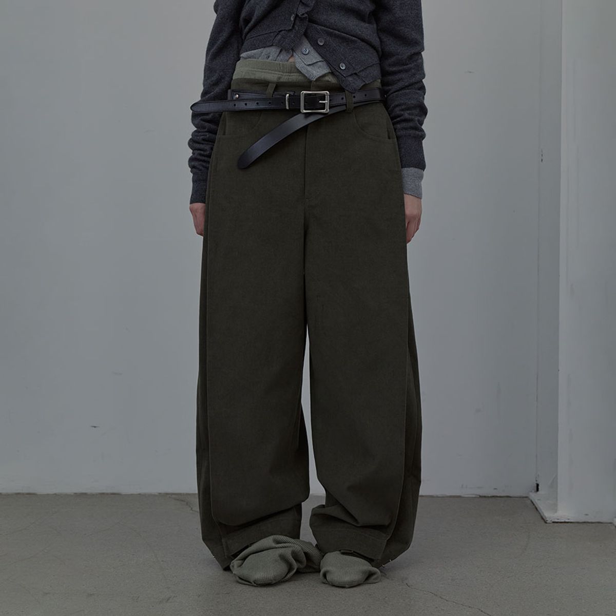 엘씨디씨티엠(LCDC™) CURVED SNAP PANTS (KHAKI)
