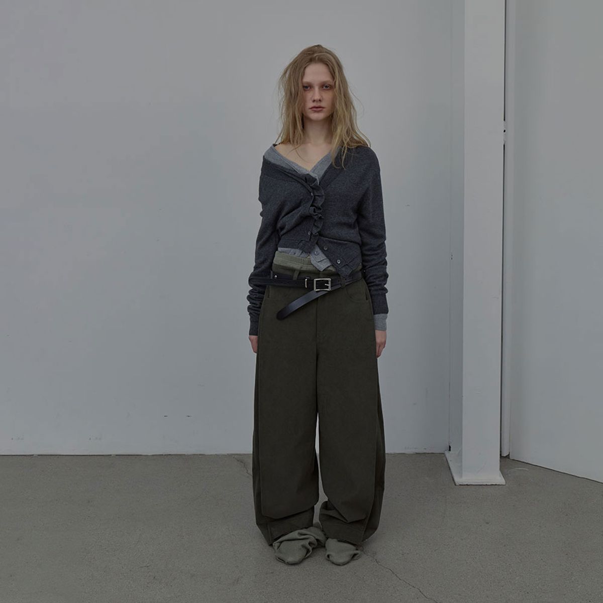 엘씨디씨티엠(LCDC™) CURVED SNAP PANTS (KHAKI)