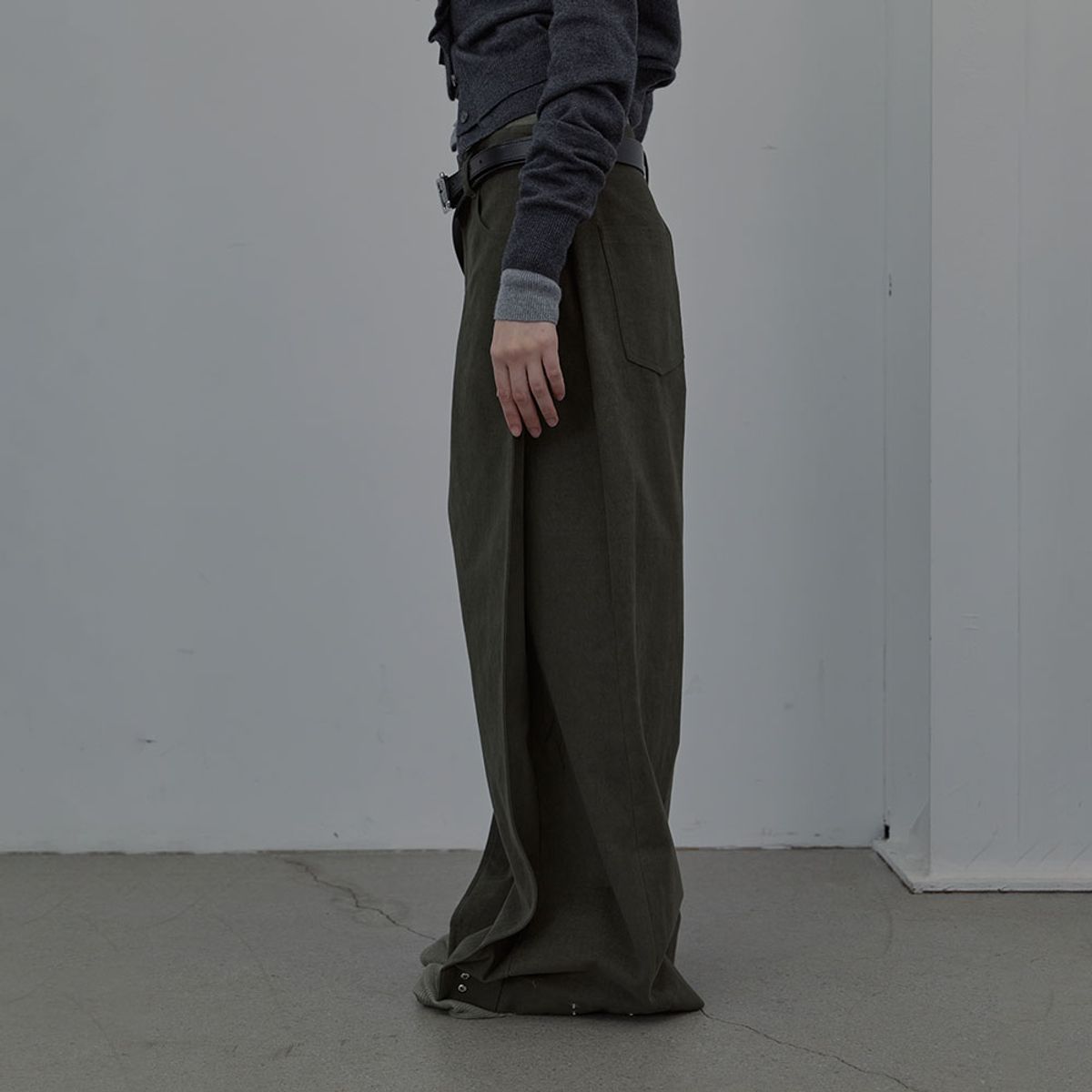 엘씨디씨티엠(LCDC™) CURVED SNAP PANTS (KHAKI)