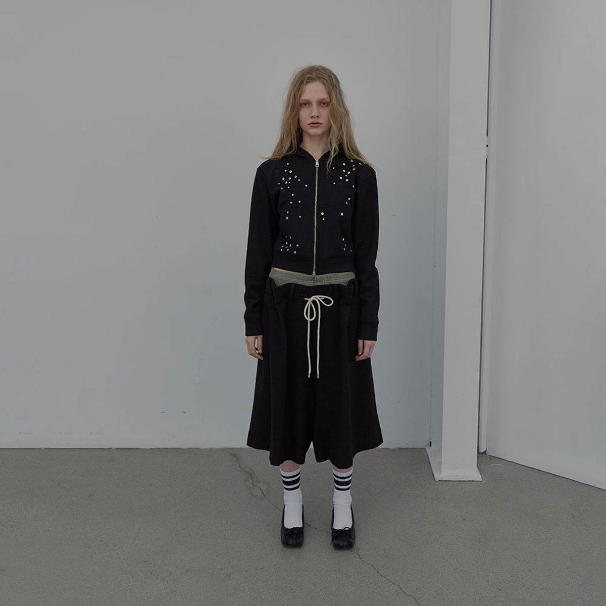 엘씨디씨티엠(LCDC™) PLEATS DETAIL BERMUDA SHORTS (BLACK)
