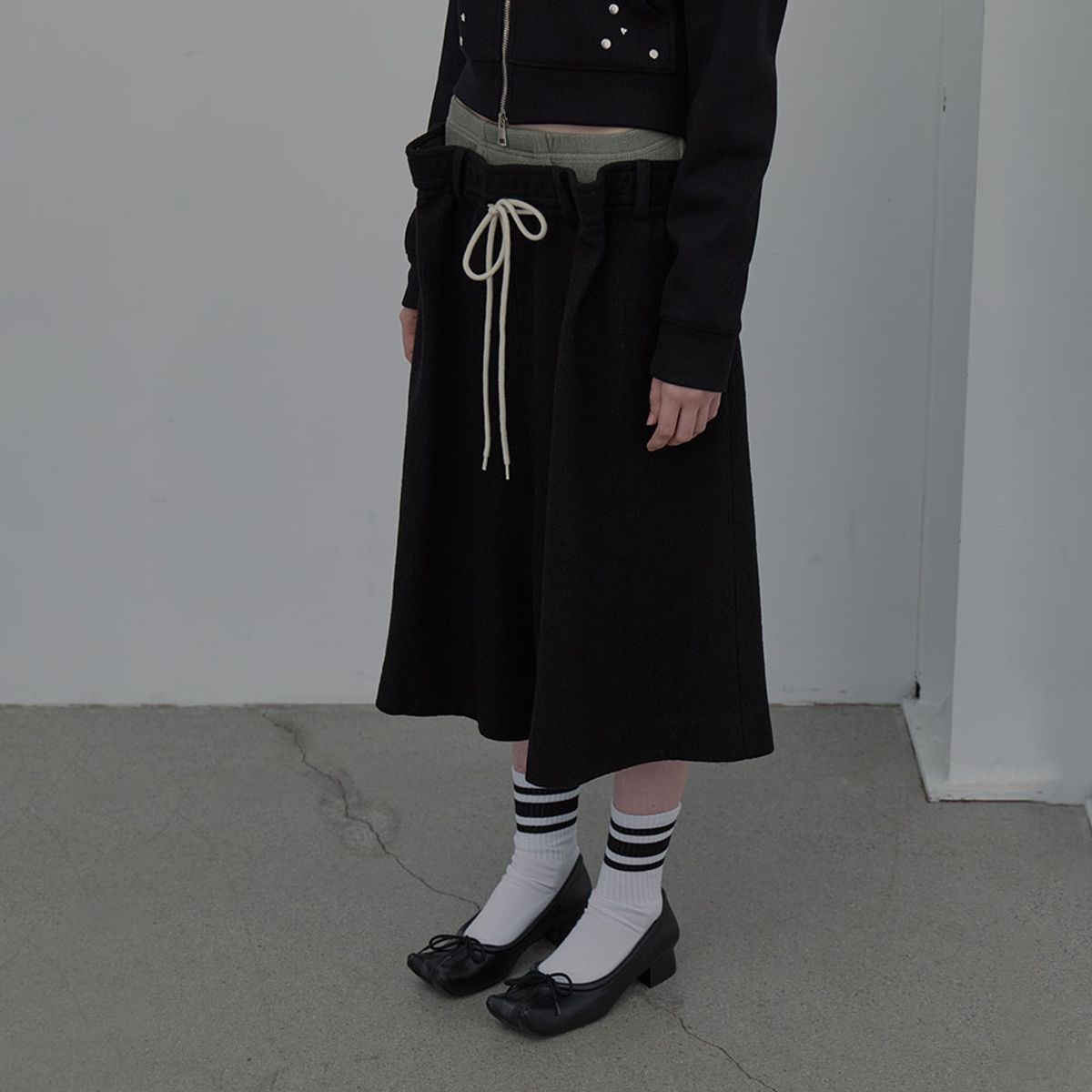 엘씨디씨티엠(LCDC™) PLEATS DETAIL BERMUDA SHORTS (BLACK)