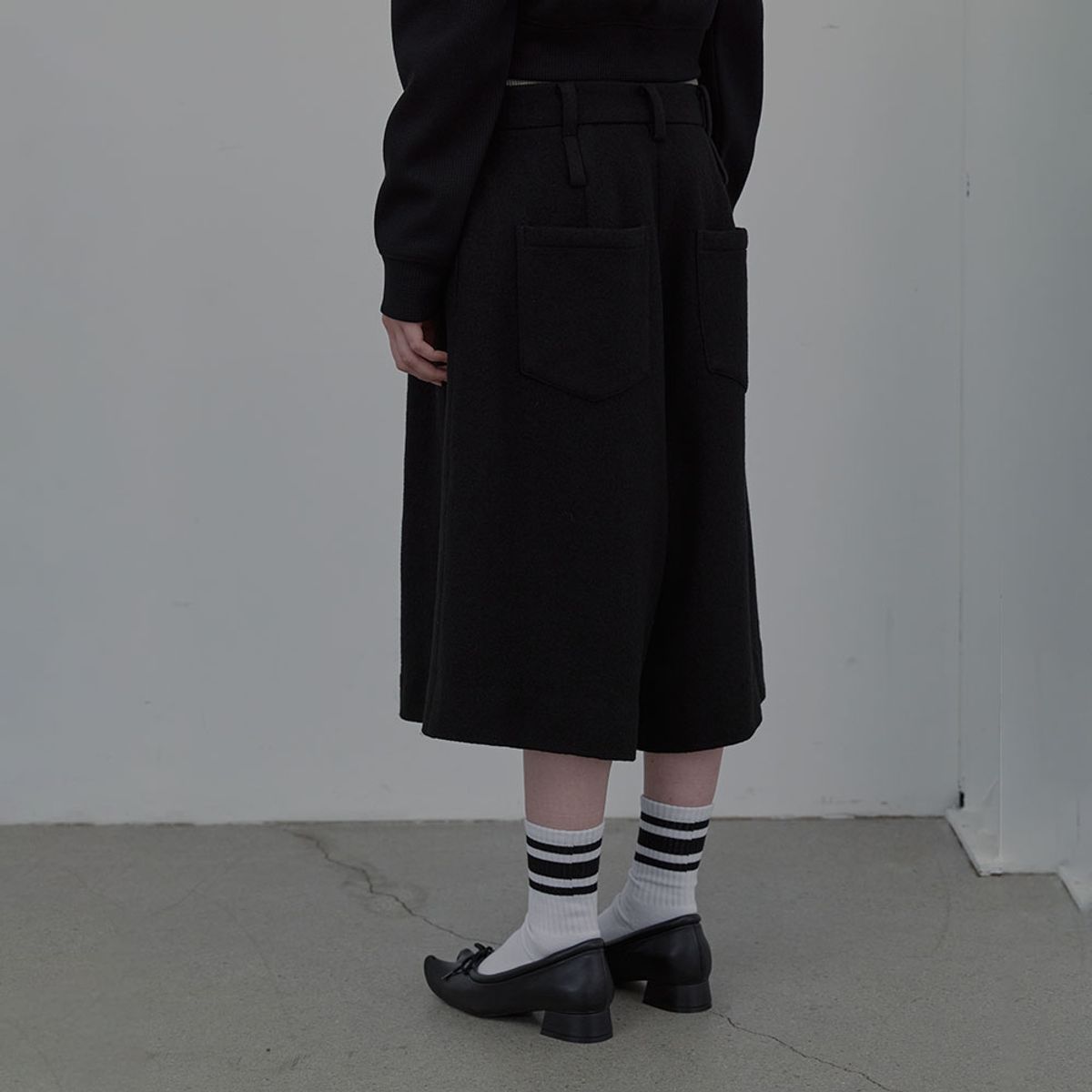 엘씨디씨티엠(LCDC™) PLEATS DETAIL BERMUDA SHORTS (BLACK)