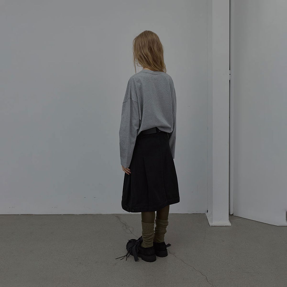 엘씨디씨티엠(LCDC™) COTTON TAILORED MIDI SKIRT (BLACK)
