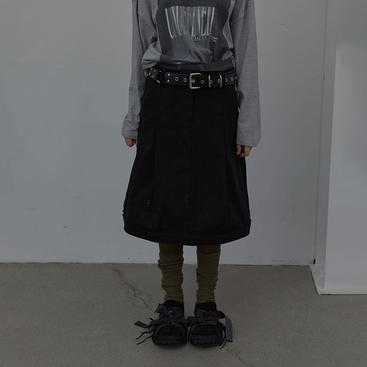 엘씨디씨티엠(LCDC™) COTTON TAILORED MIDI SKIRT (BLACK)