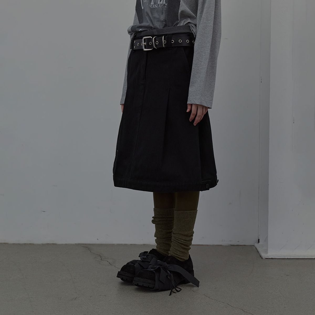 엘씨디씨티엠(LCDC™) COTTON TAILORED MIDI SKIRT (BLACK)
