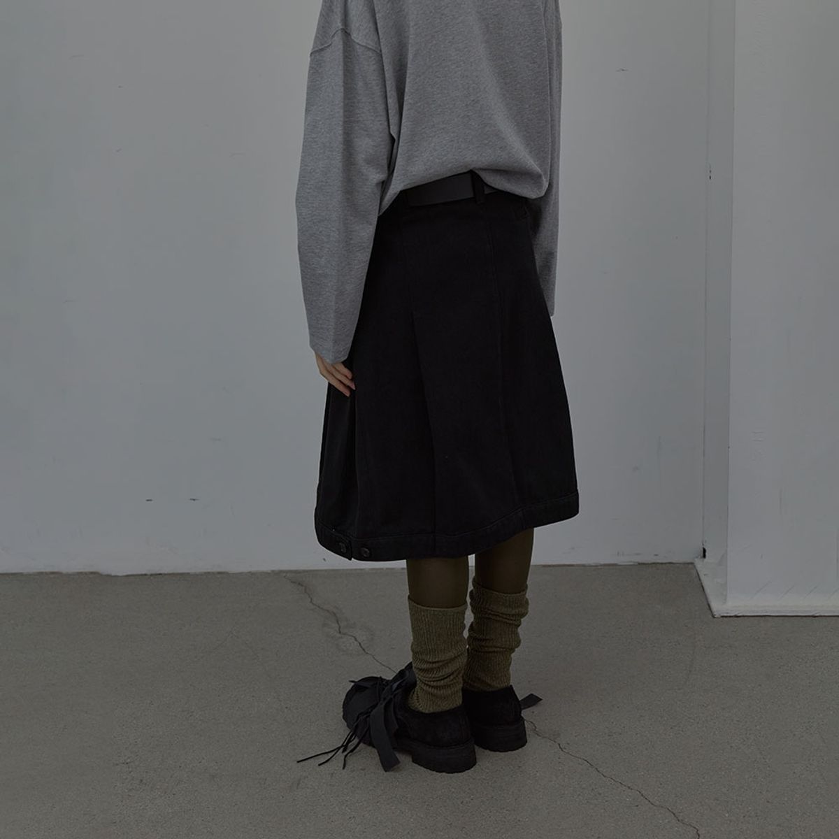 엘씨디씨티엠(LCDC™) COTTON TAILORED MIDI SKIRT (BLACK)