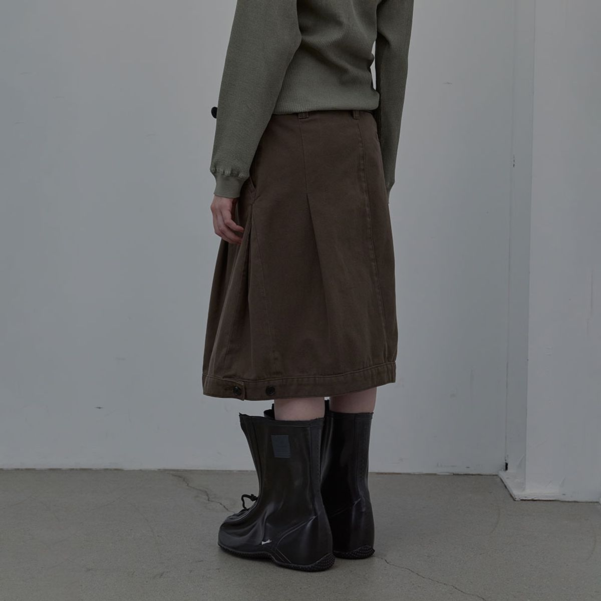 엘씨디씨티엠(LCDC™) COTTON TAILORED MIDI SKIRT (BROWN)