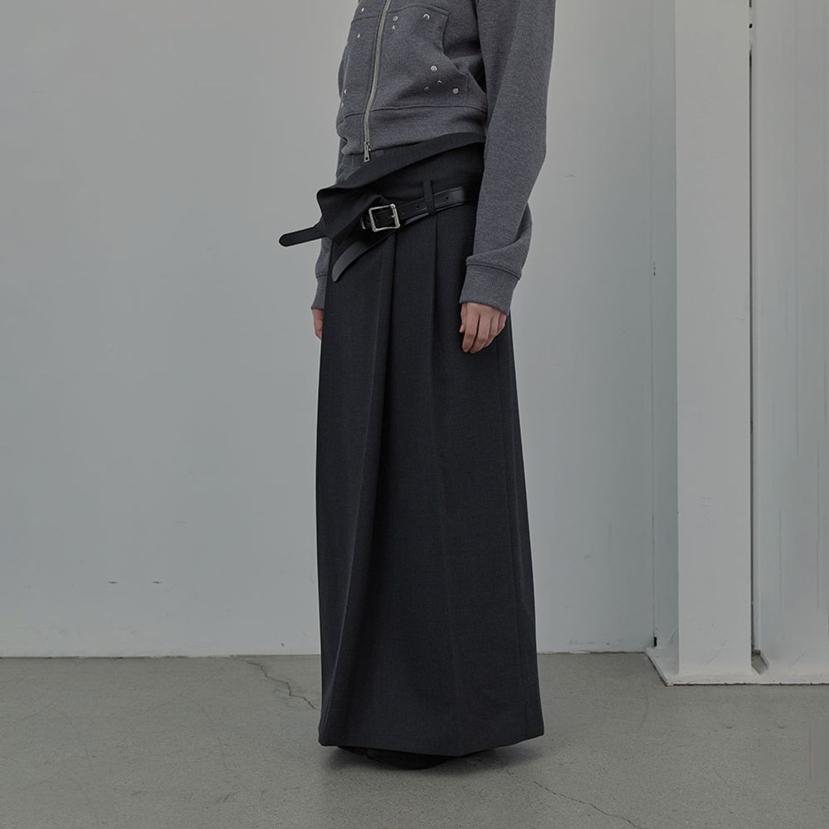 엘씨디씨티엠(LCDC™) FOLD-OVER CHECK SKIRT (DARK GREY)