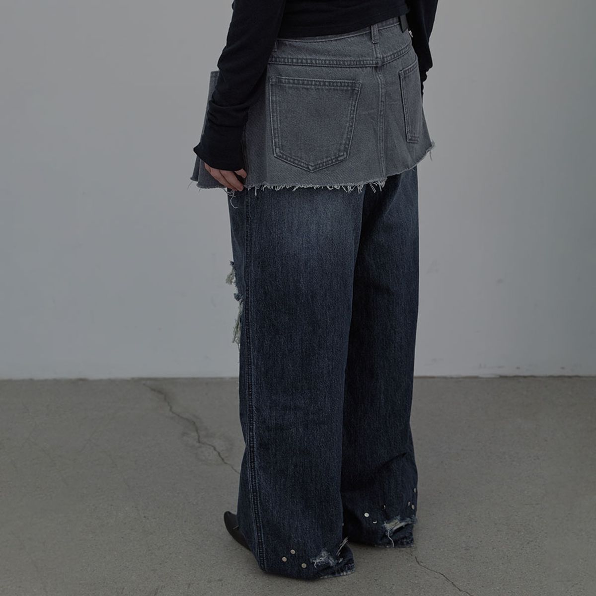 엘씨디씨티엠(LCDC™) RAW-CUT STUD DENIM SKIRT (GREY)