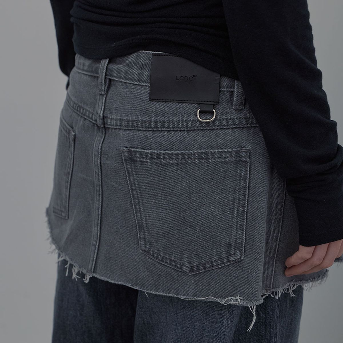 엘씨디씨티엠(LCDC™) RAW-CUT STUD DENIM SKIRT (GREY)