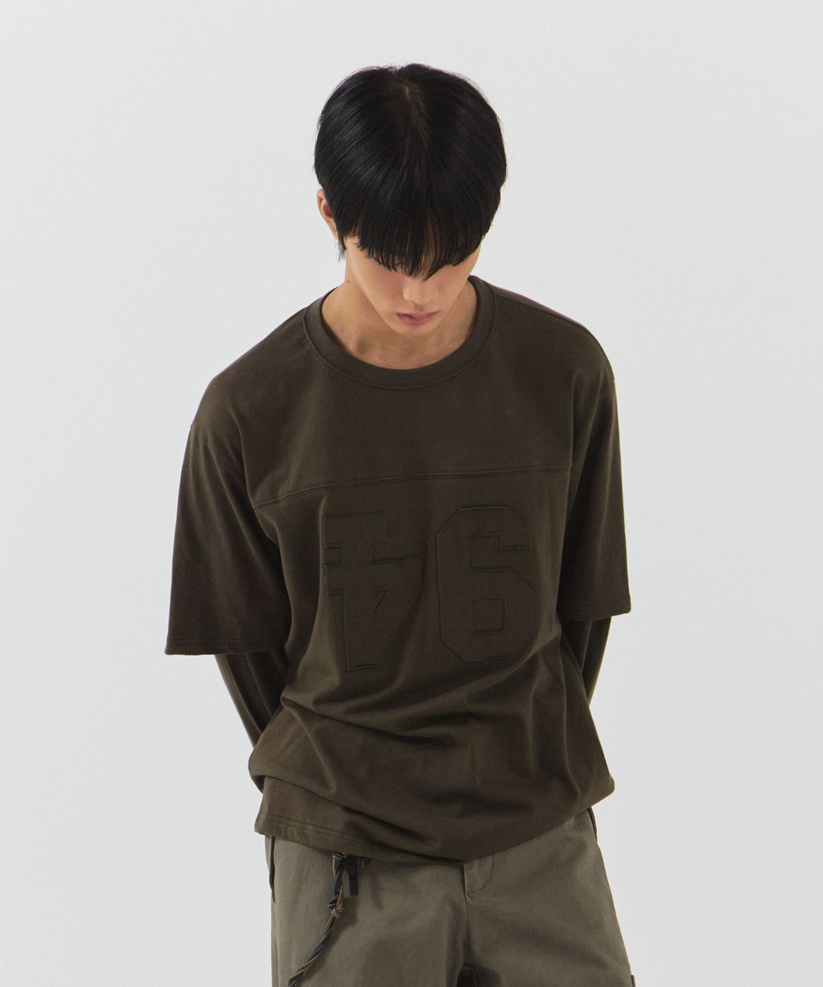 패러킷(PARAKEET) 레이어드 풋볼 롱슬리브 (카키)
