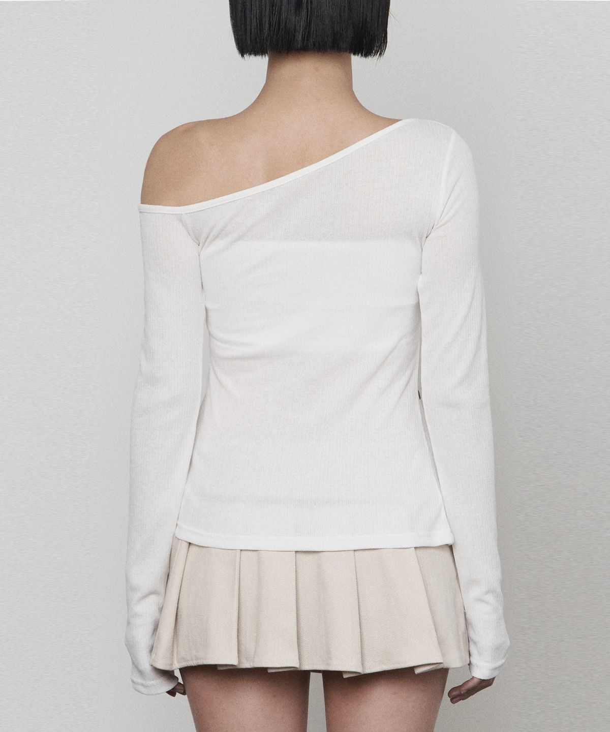 에트오소메(ETRE AU SOMMET) One-shoulder Basic Slit Long Sleeve (WHITE)