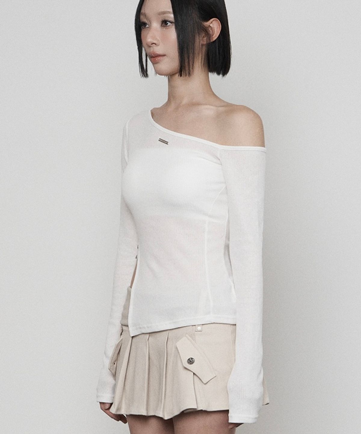 에트오소메(ETRE AU SOMMET) One-shoulder Basic Slit Long Sleeve (WHITE)