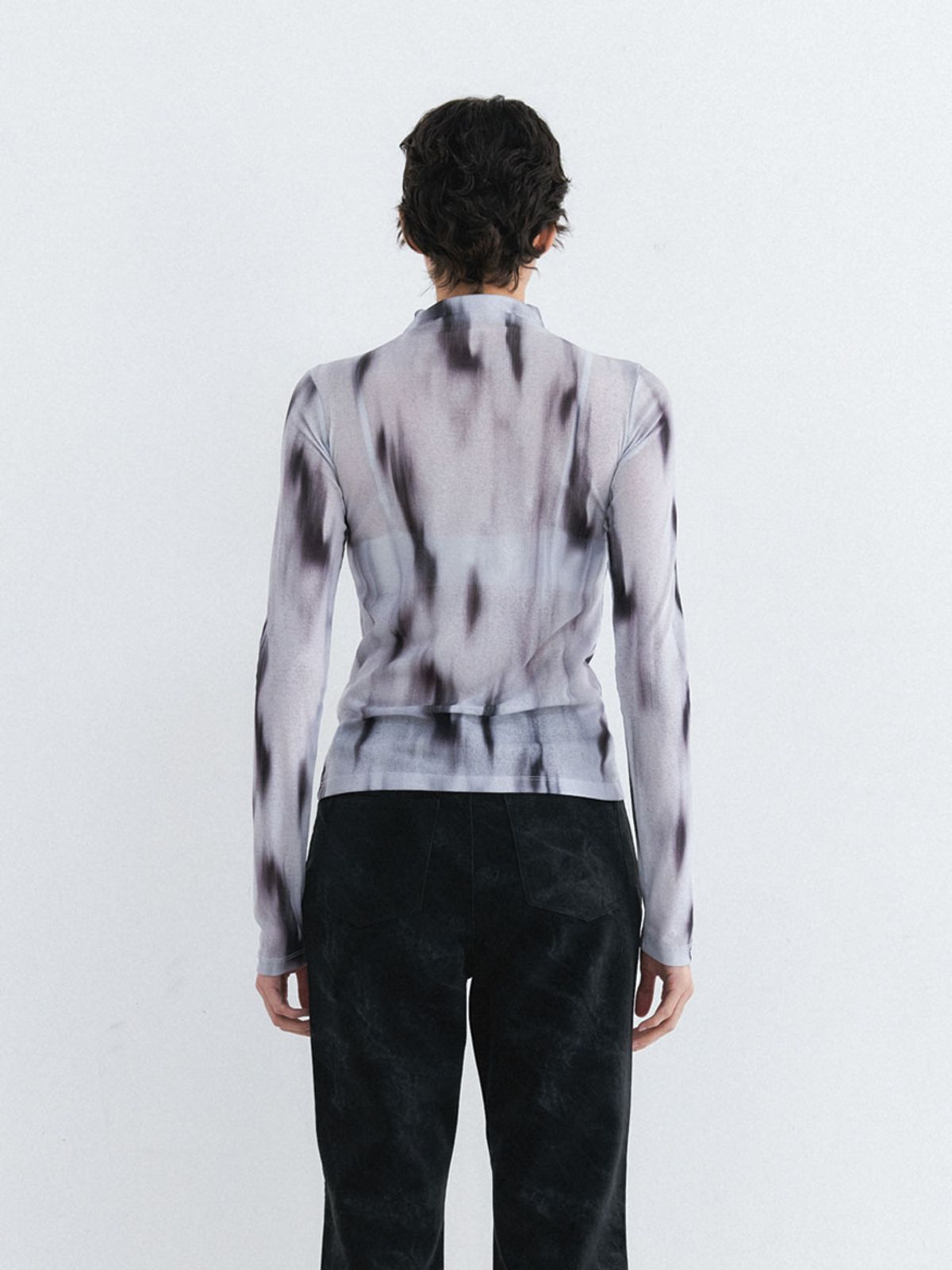 콥키노(KOBKINO) BRUSH PAINT MOCK NECK (GREY)