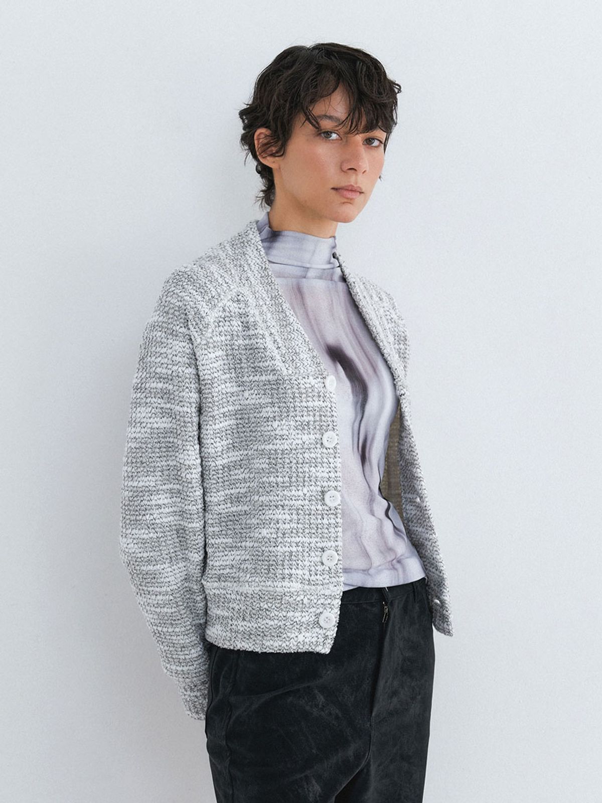 콥키노(KOBKINO) BRUSH PAINT MOCK NECK (GREY)