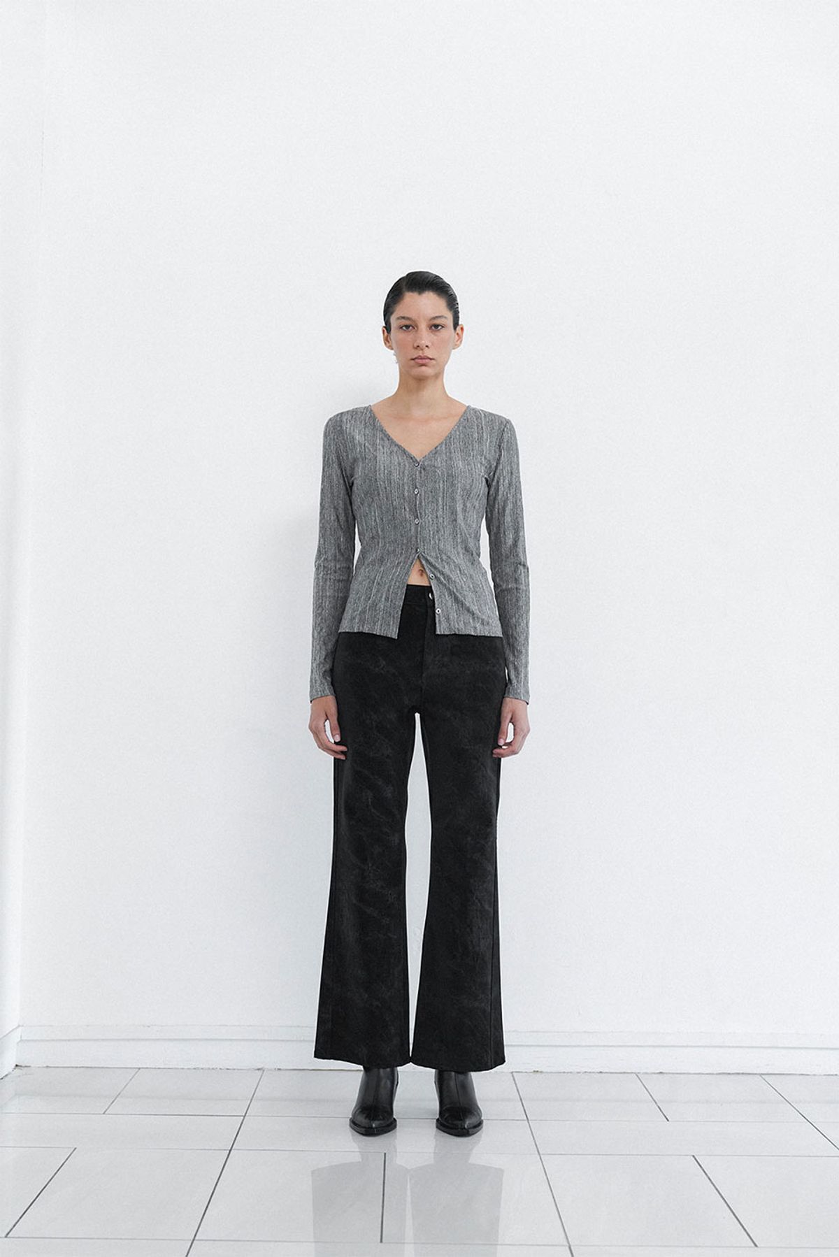 콥키노(KOBKINO) V-NECK PLEATS CARDIGAN (GREY)