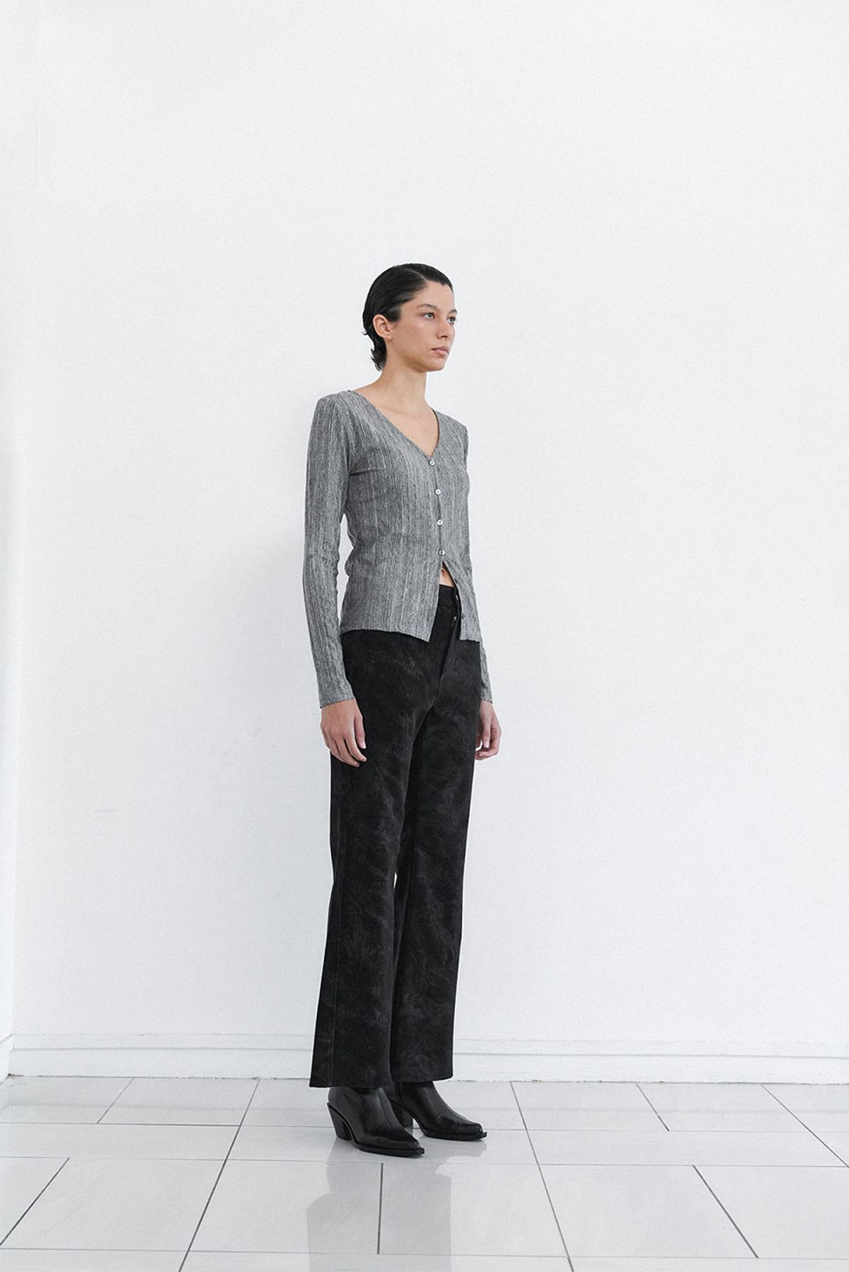 콥키노(KOBKINO) V-NECK PLEATS CARDIGAN (GREY)
