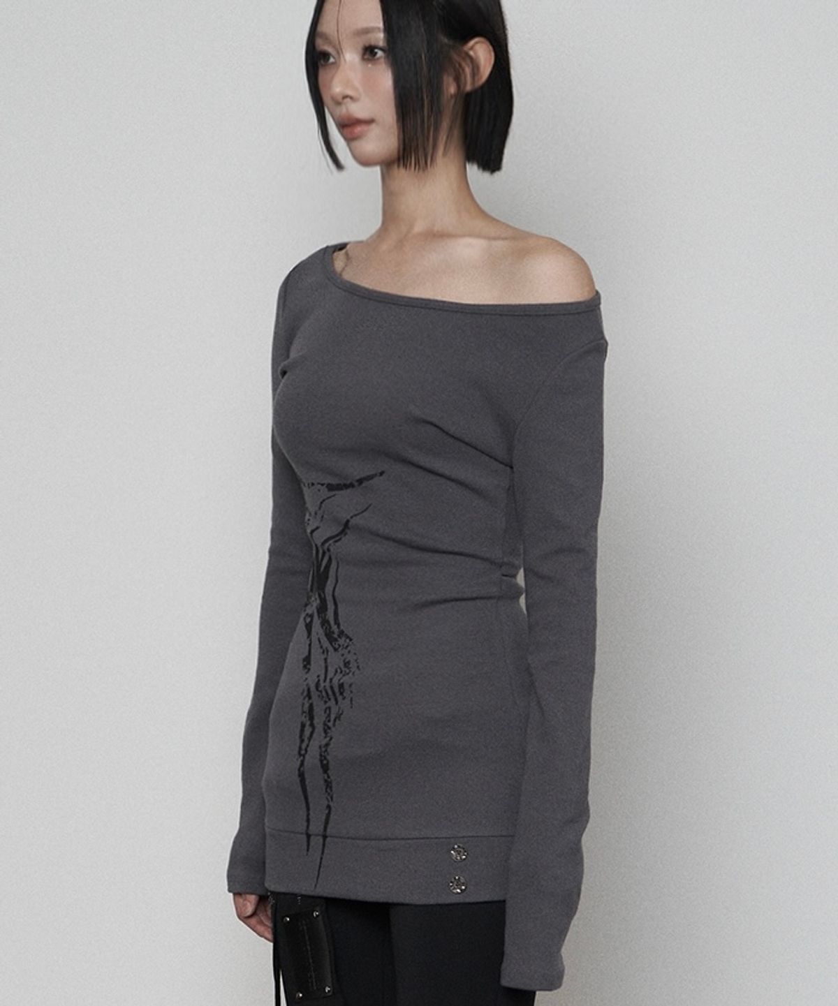 에트오소메(ETRE AU SOMMET) Bout neck Rib Button Side Print One-piece (CHARCOAL)