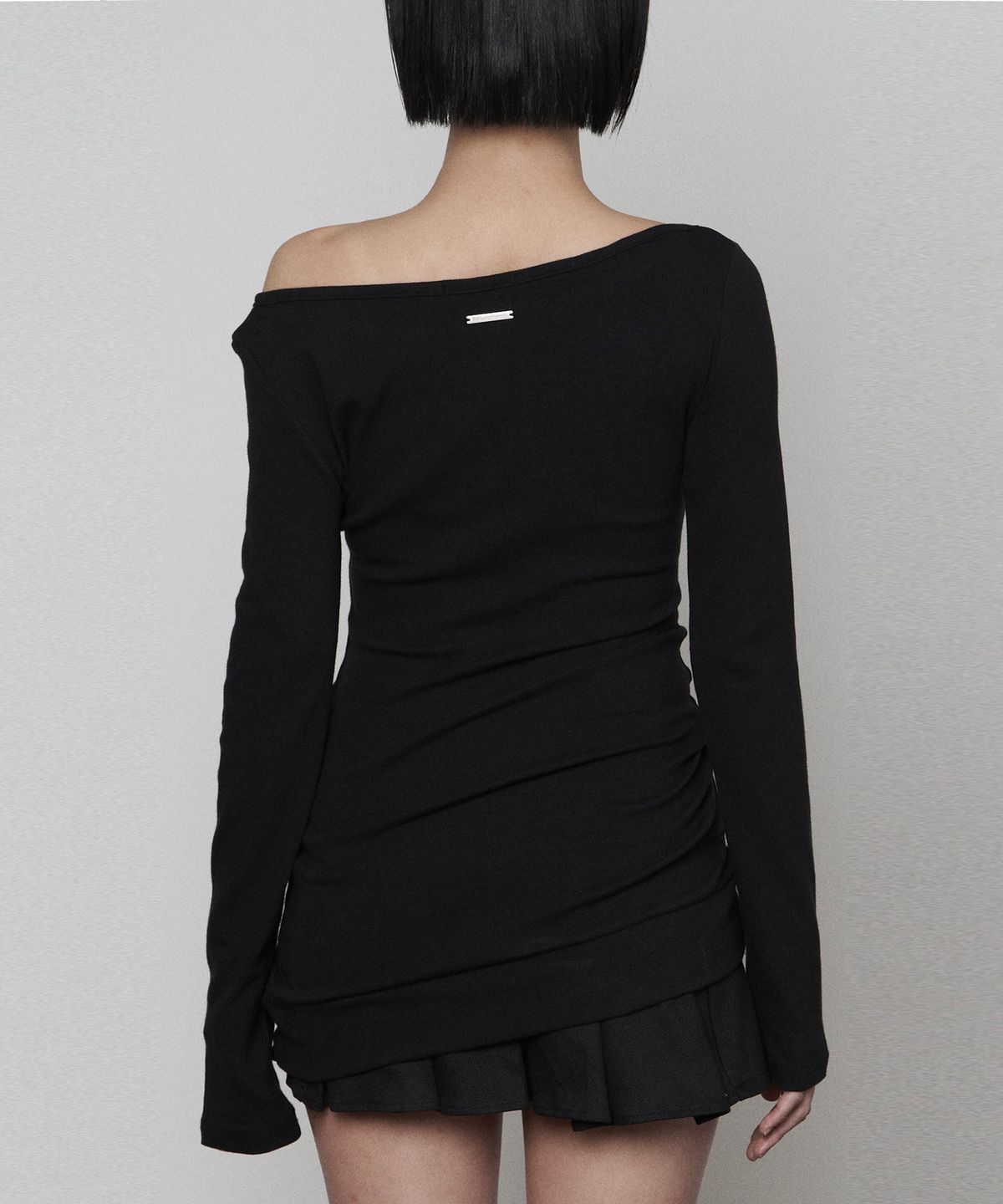 에트오소메(ETRE AU SOMMET) Bout neck Rib Button Side Print One-piece (BLACK)