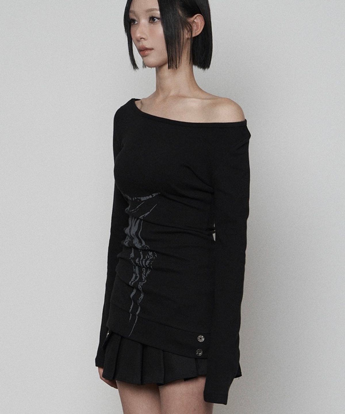 에트오소메(ETRE AU SOMMET) Bout neck Rib Button Side Print One-piece (BLACK)