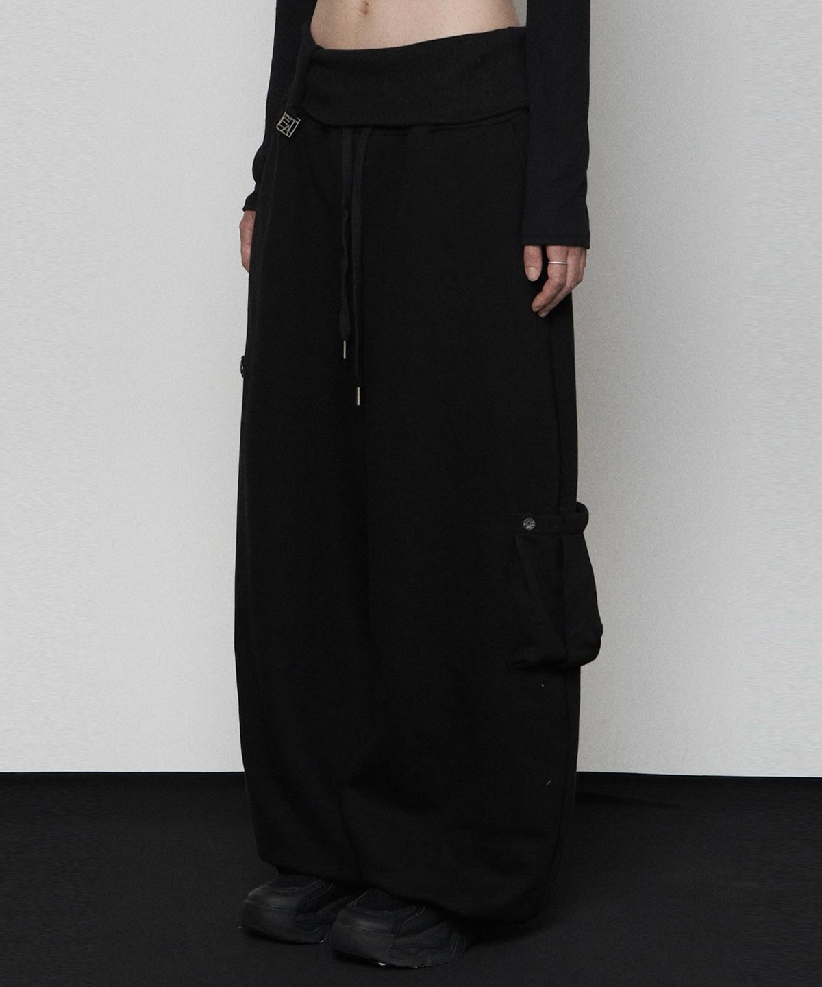 에트오소메(ETRE AU SOMMET) Rib Terry Pocket Sweat Pants (BLACK)
