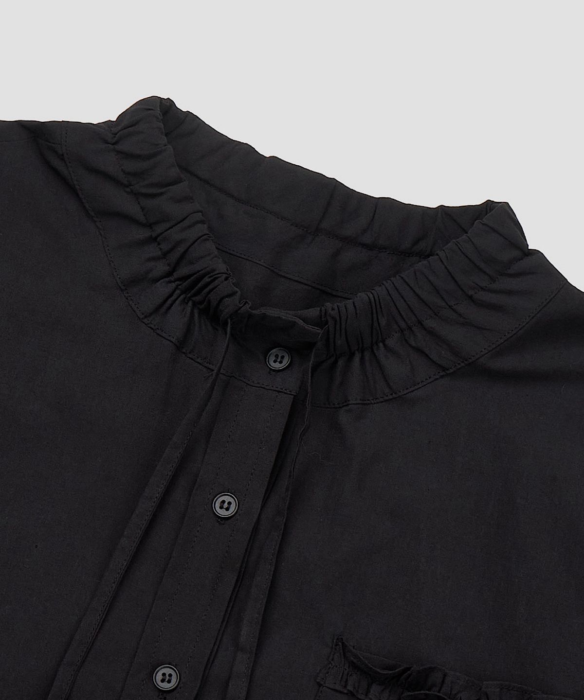 아포엠(APOEM) RUFFLE COLLAR BLOUSE