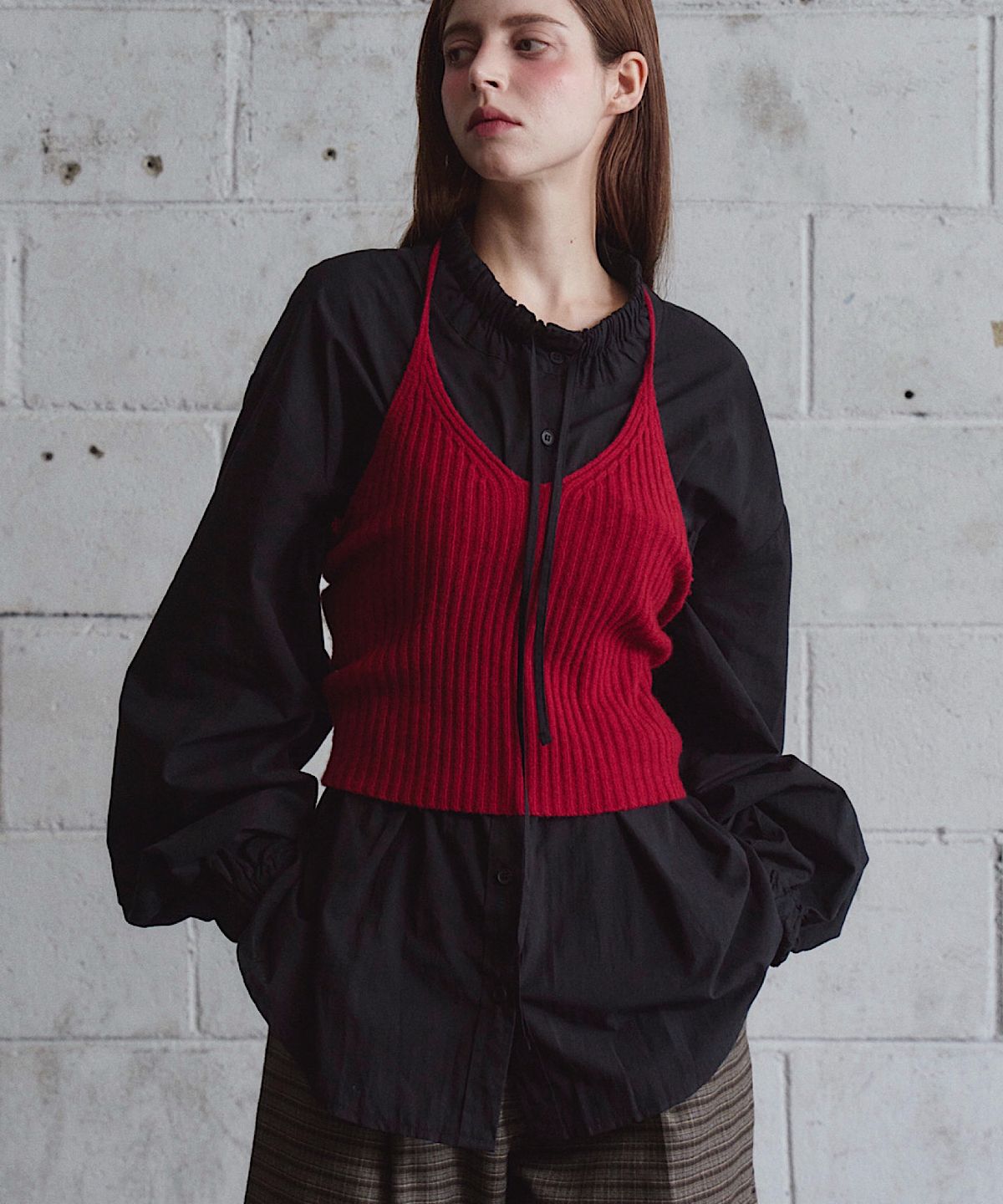아포엠(APOEM) RUFFLE COLLAR BLOUSE
