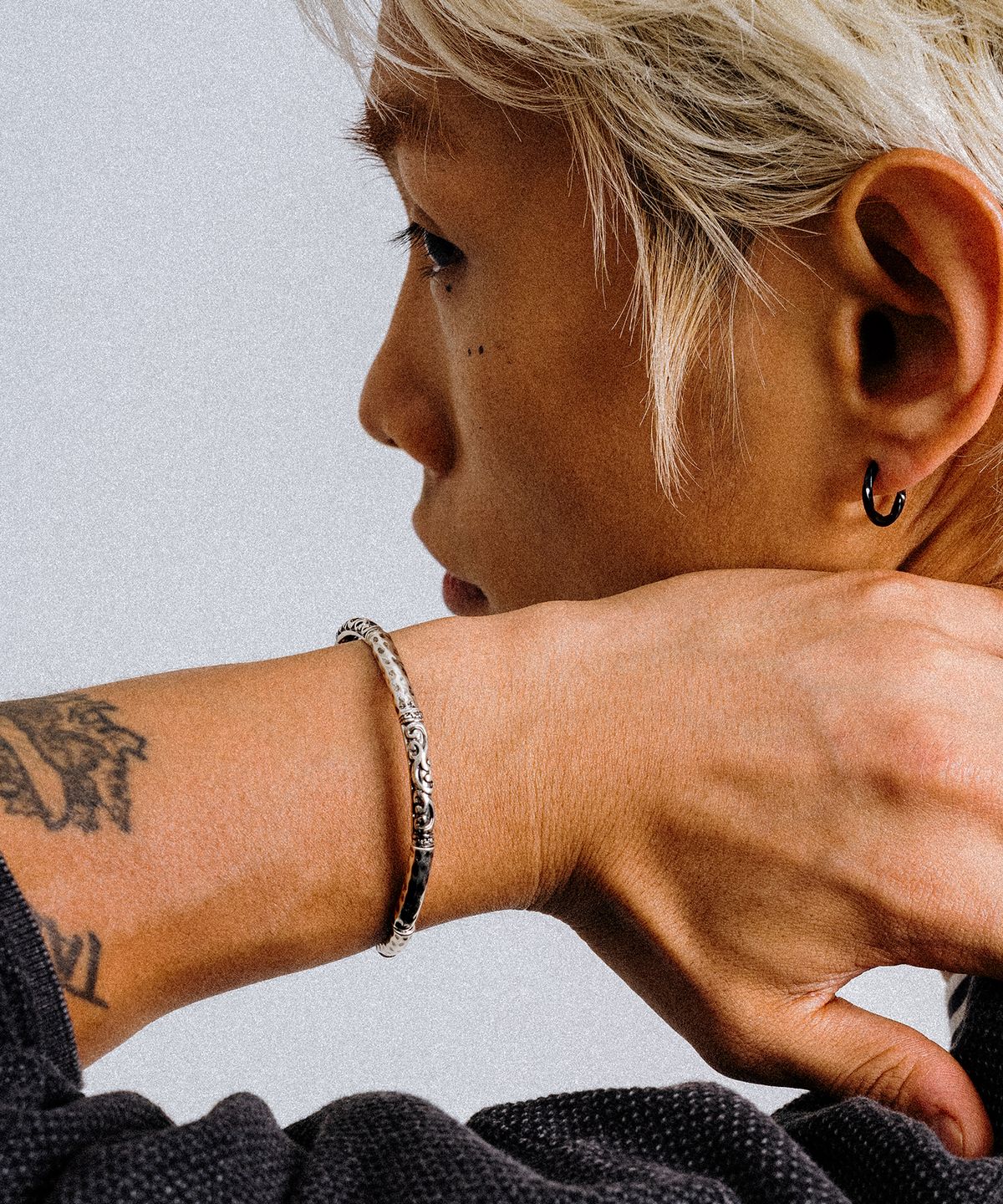 스칼렛또블랙(SCALETTOBLACK) URM013 Vintage Metal Slim Bangle