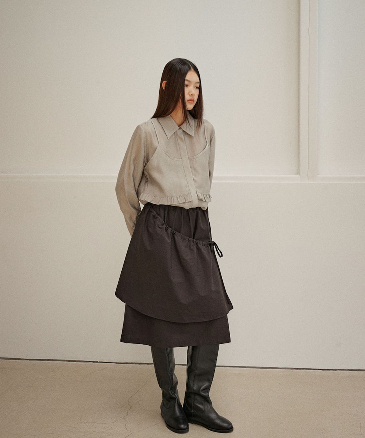 아우로(OURO) COTTON APRON SKIRT [ BLACK ]