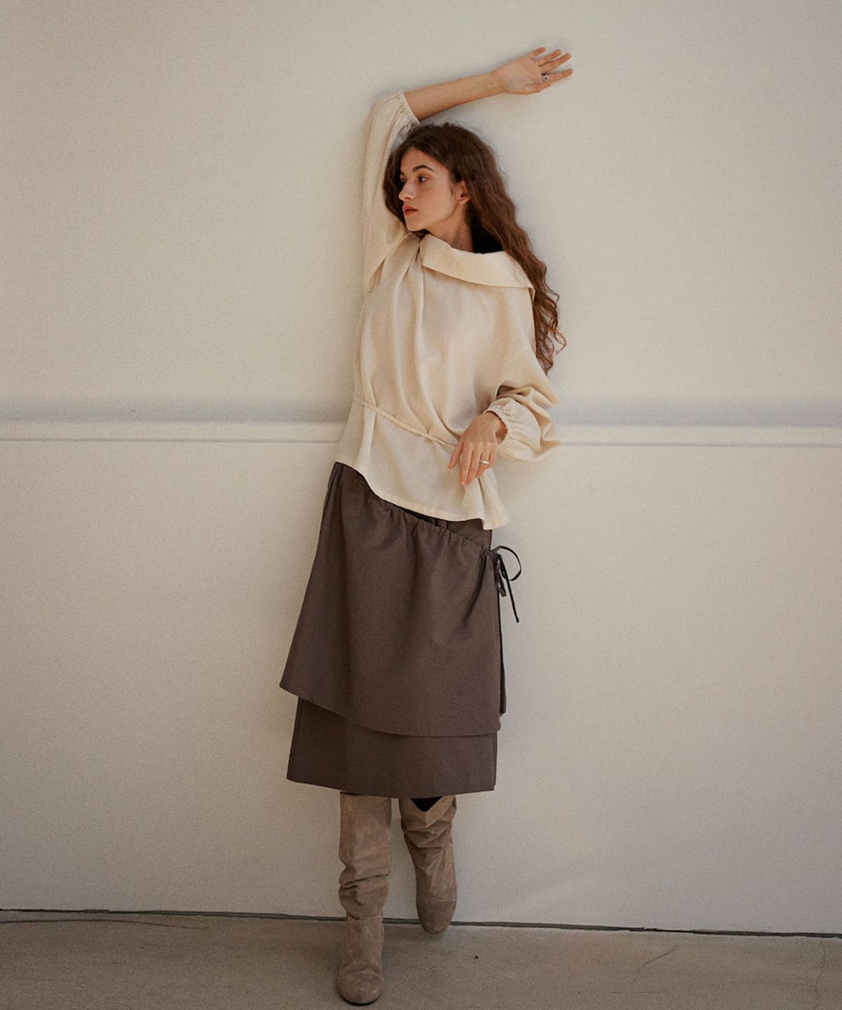아우로(OURO) COTTON APRON SKIRT [ ASH BROWN ]