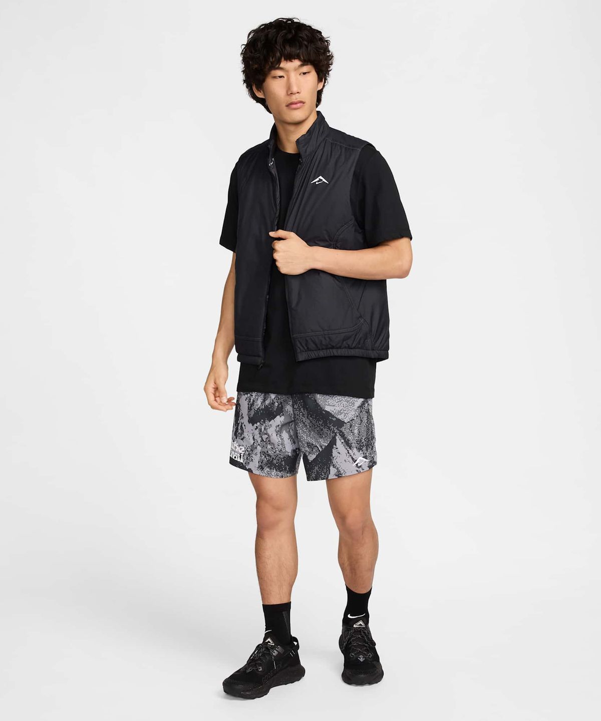 나이키(NIKE) 트레일 PrimaLoft® 써마 핏 러닝 베스트 M - 블랙:서밋 화이트 / FZ0002-010