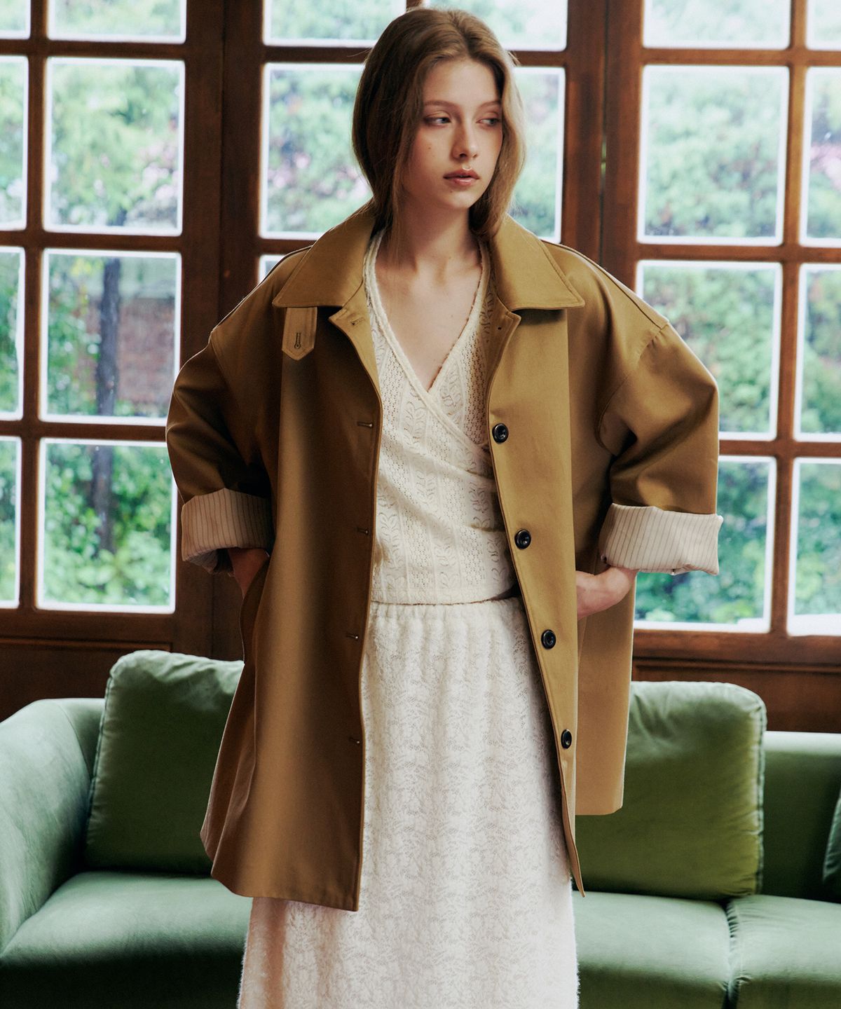 러브어스유(LOVEUSU) Modern Half Trench Jacket (Beige)