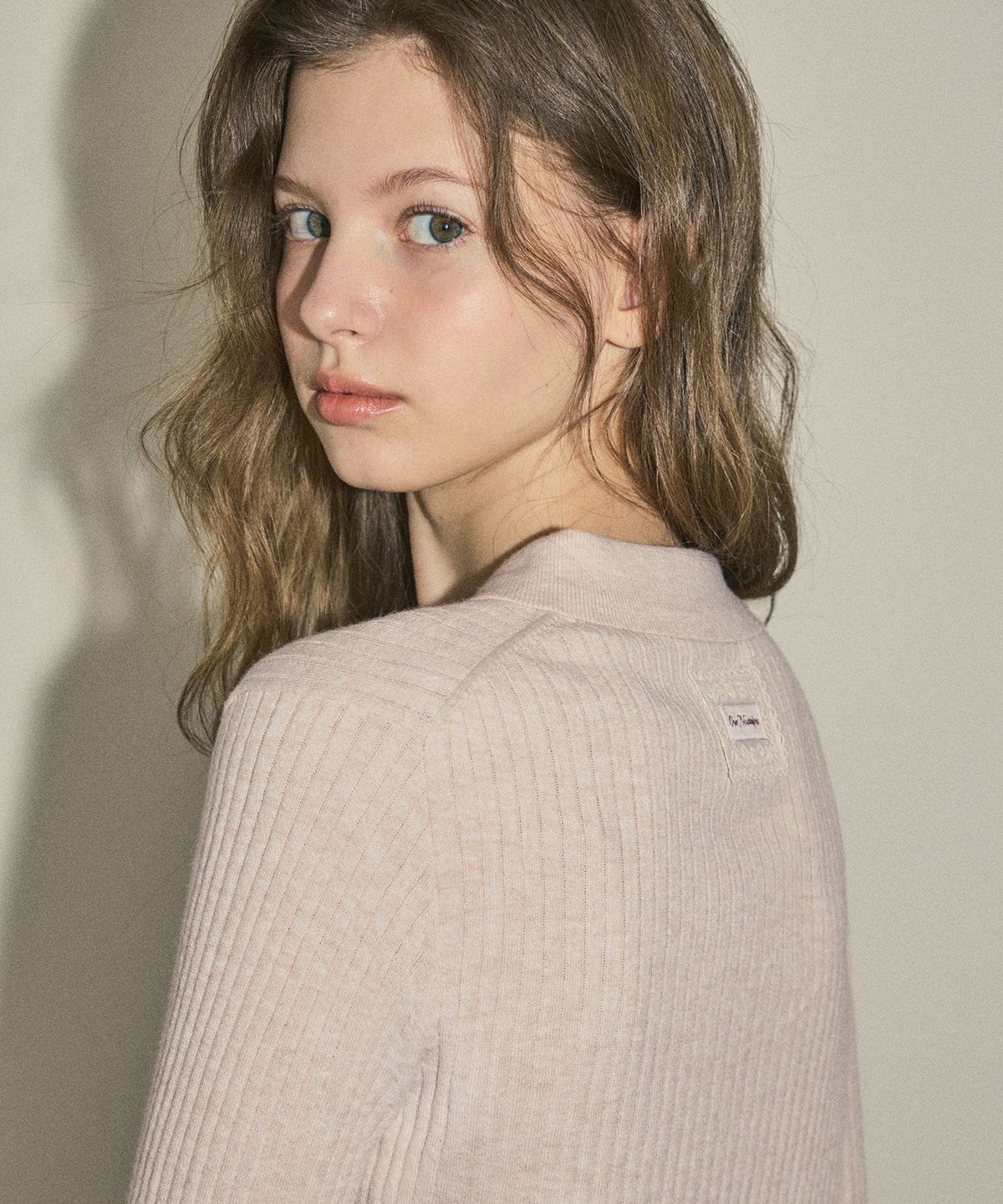 아우어노스텔지아(OURNOSTALGIA) deer ribbed collar knit_Light pink(OC25-KN01)