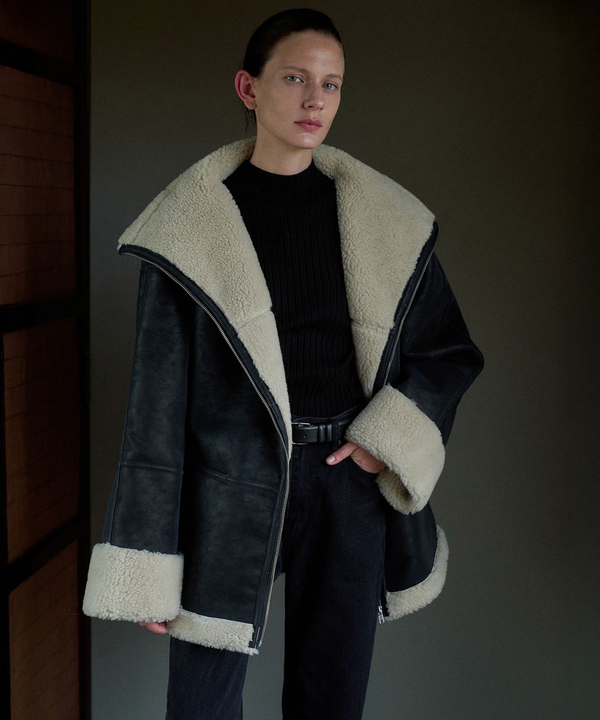 라메레이(LAMEREI) High Neck Wool Mustang[LMBFWI25JK108]-2color
