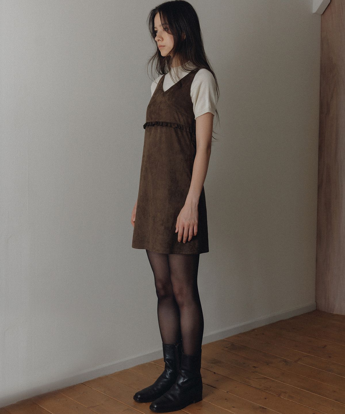 앤니즈(ANDNEEDS) Veta suede frill dress (brown)