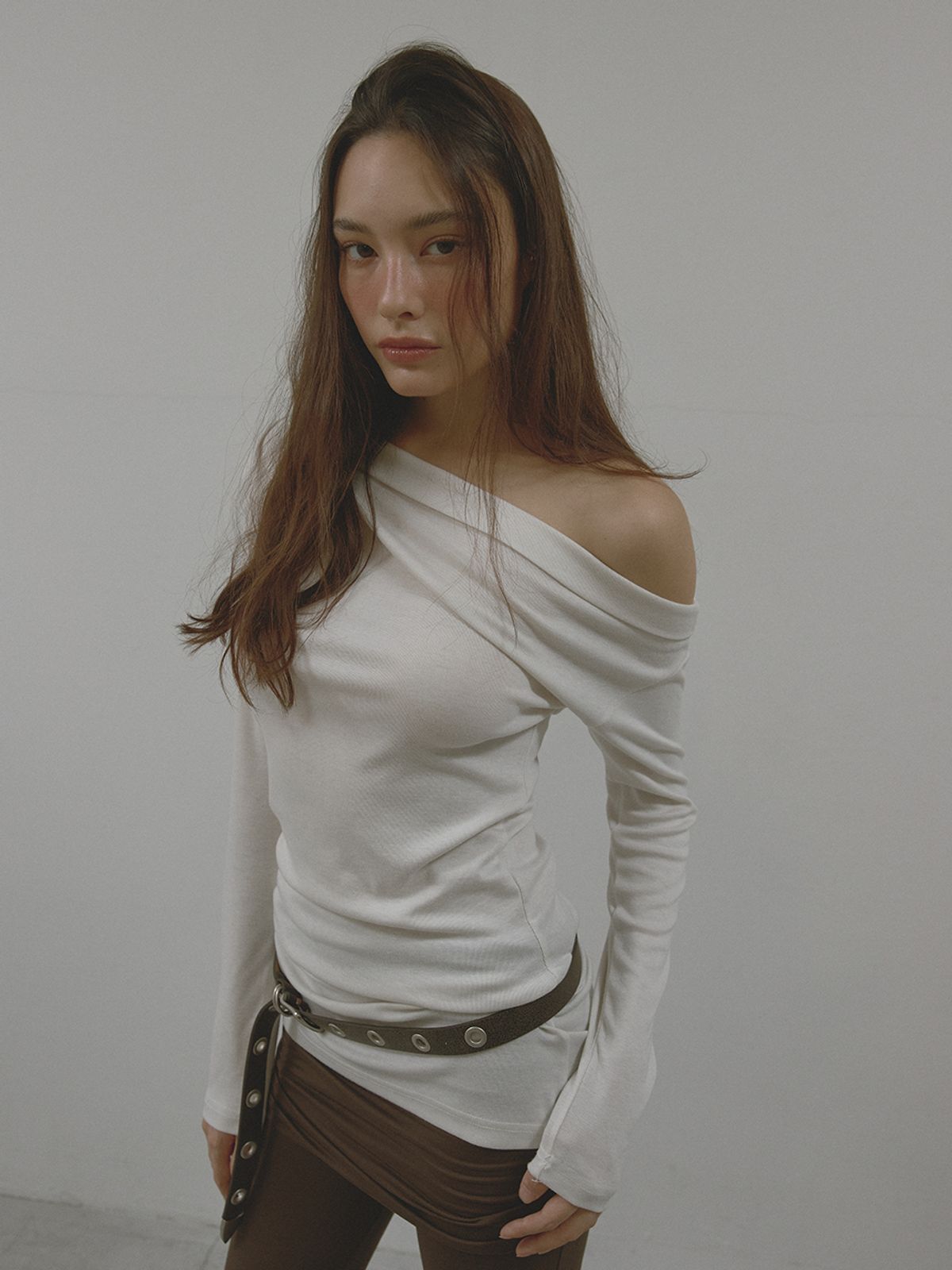 아수라(ASURA) FOLD ONE SHOULDER T (IVORY)