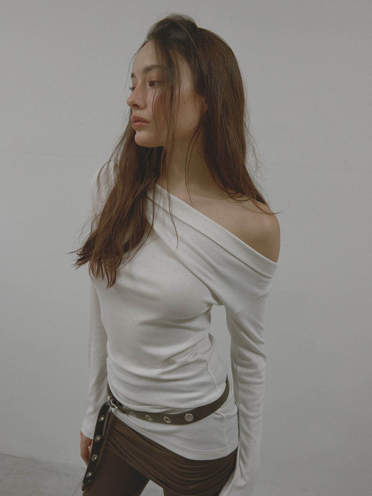 아수라(ASURA) FOLD ONE SHOULDER T (IVORY)