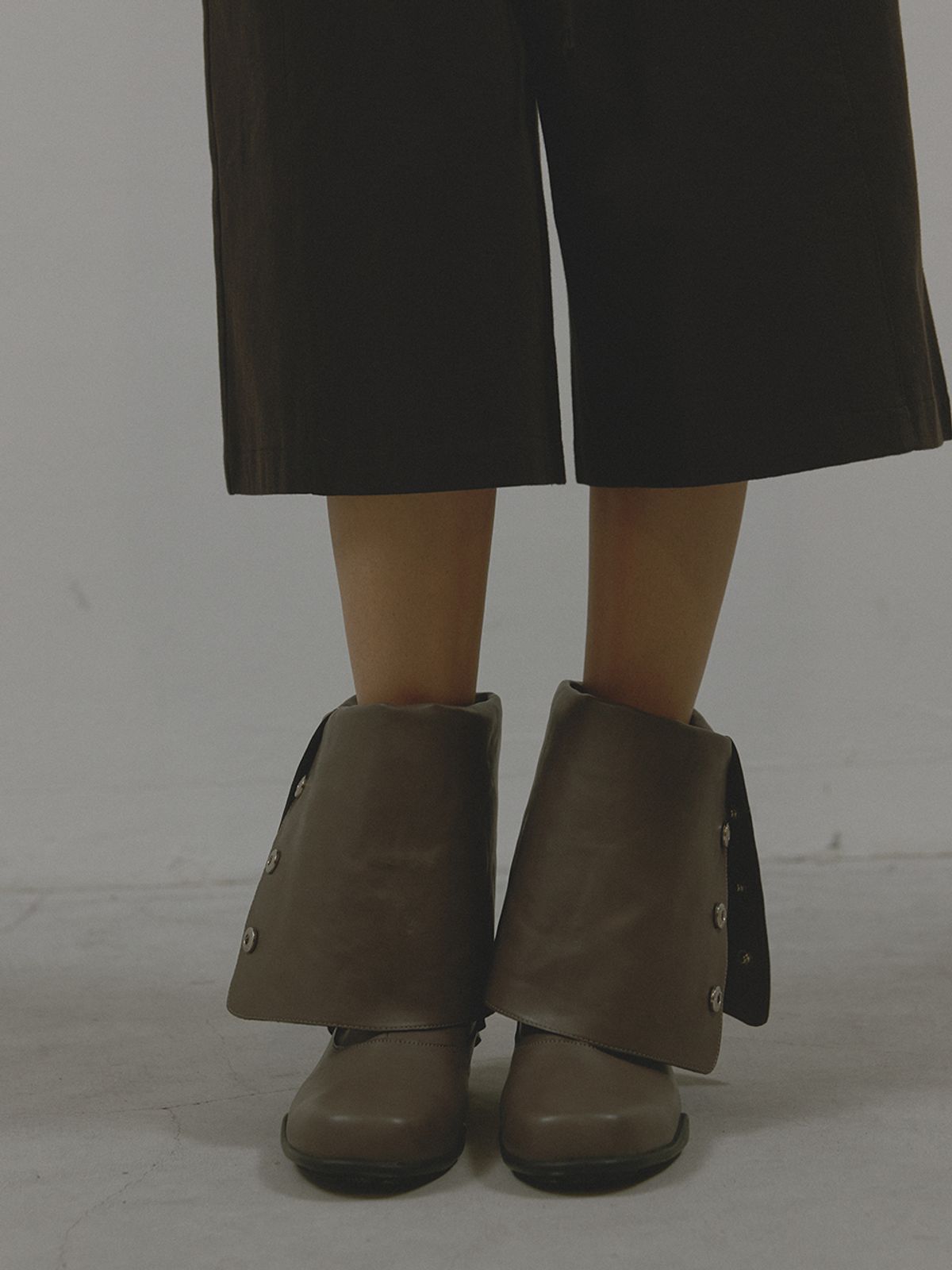 아수라(ASURA) FOLD-OVER LEATHER BOOTS (BROWN)