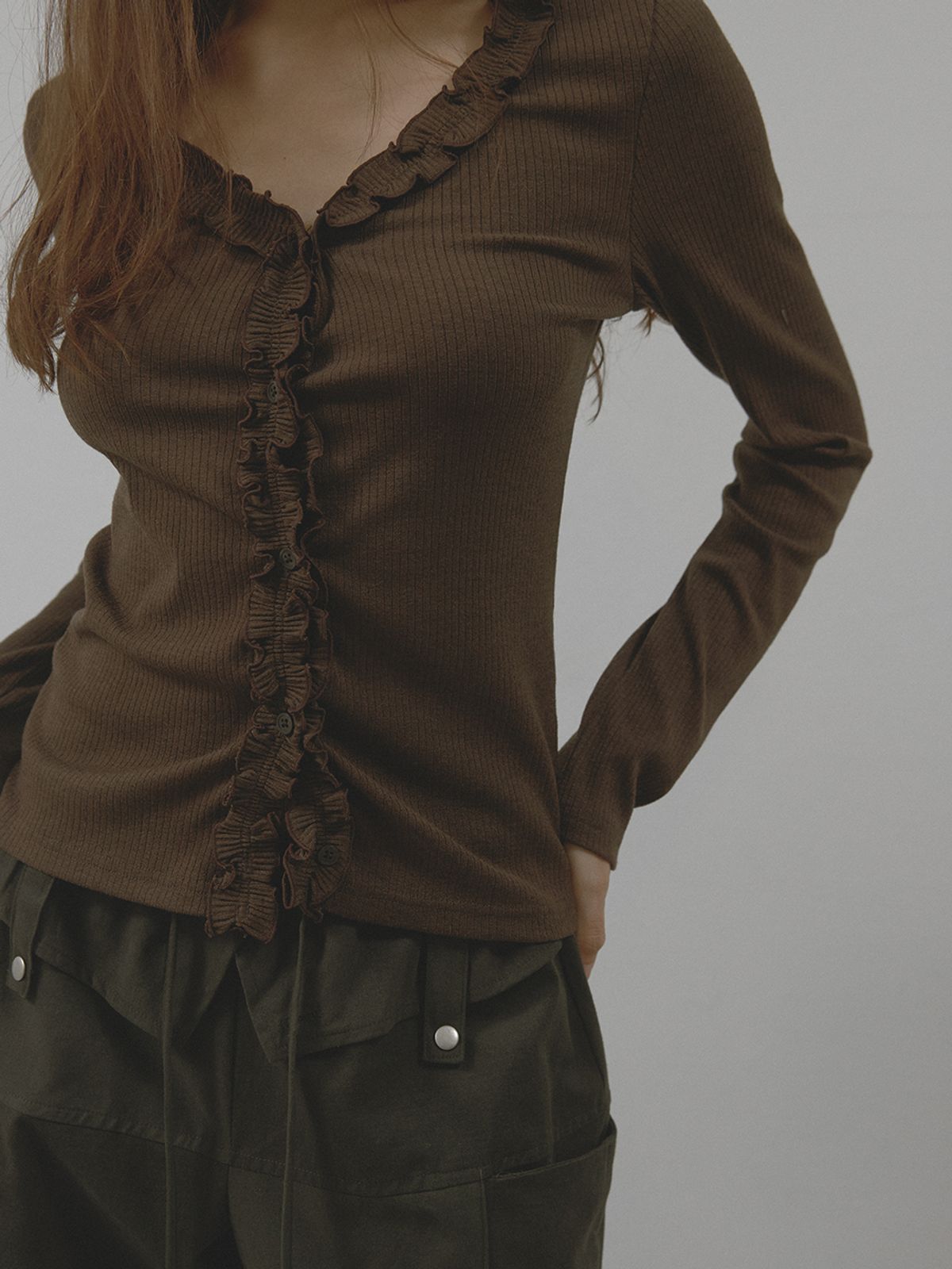 아수라(ASURA) FRILL BUTTON CARDIGAN (BROWN)