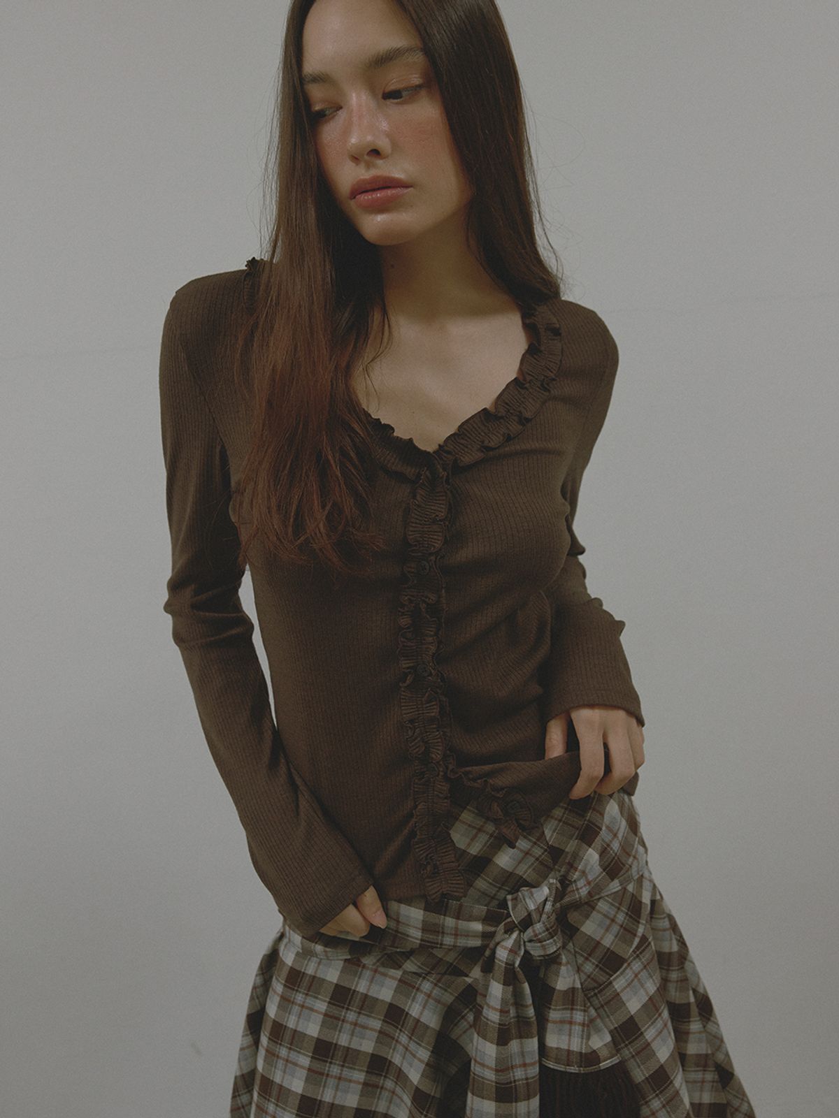 아수라(ASURA) FRILL BUTTON CARDIGAN (BROWN)