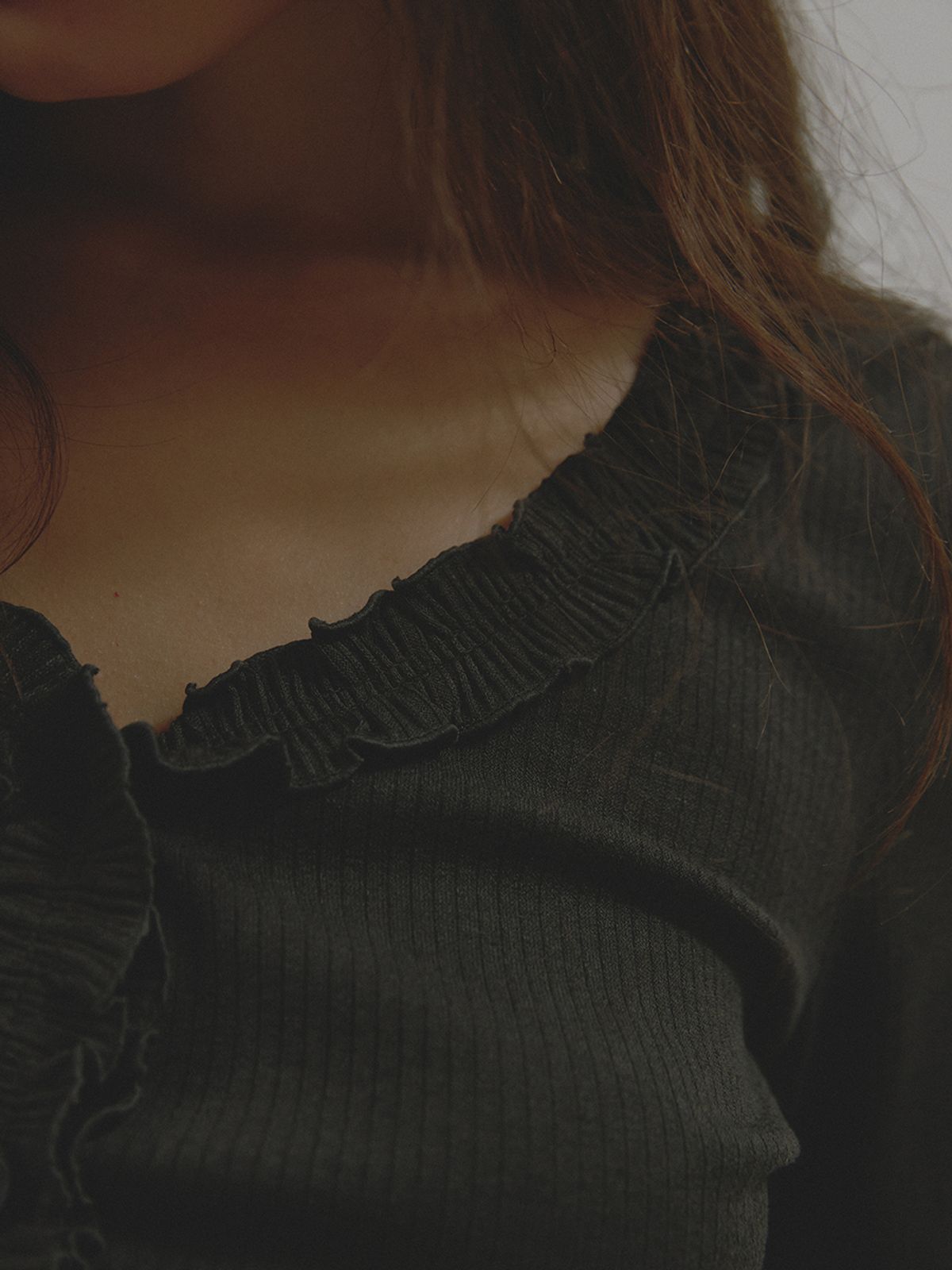 아수라(ASURA) FRILL BUTTON CARDIGAN (CHARCOAL)