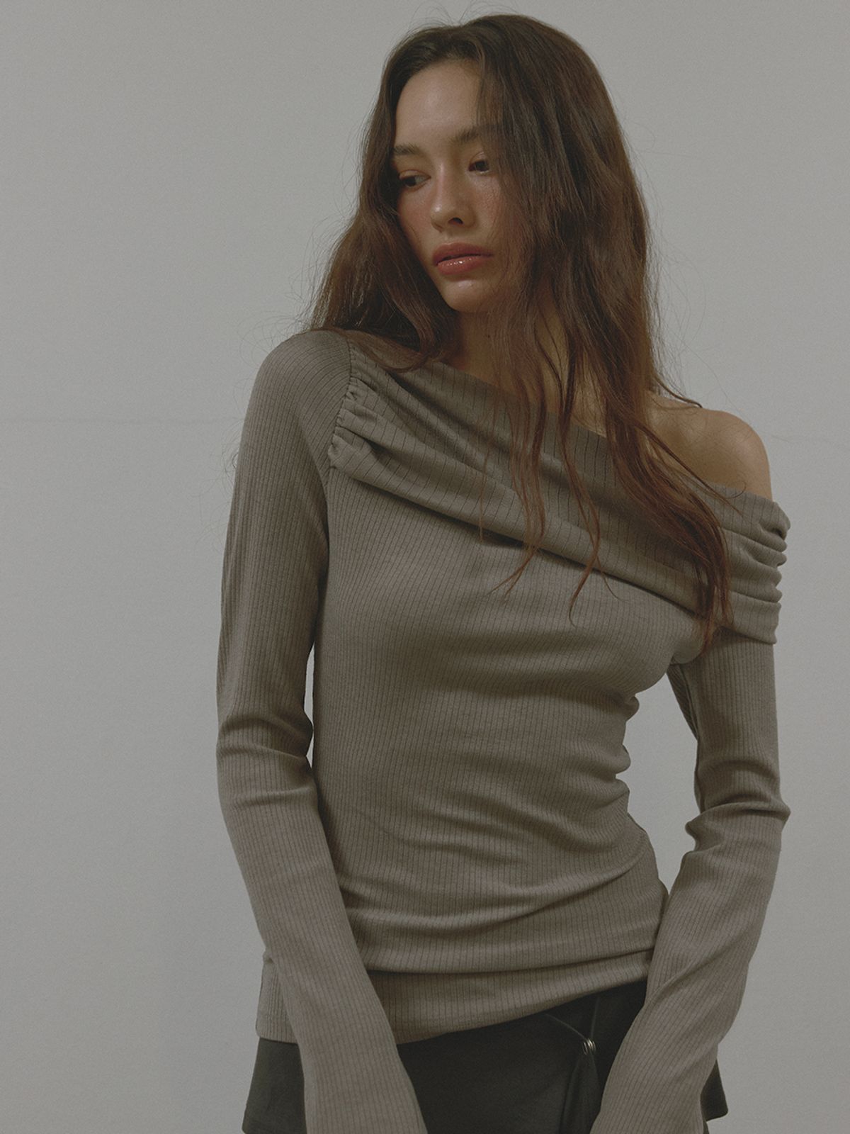 아수라(ASURA) GRACE SHIRRING T (BEIGE GREY)
