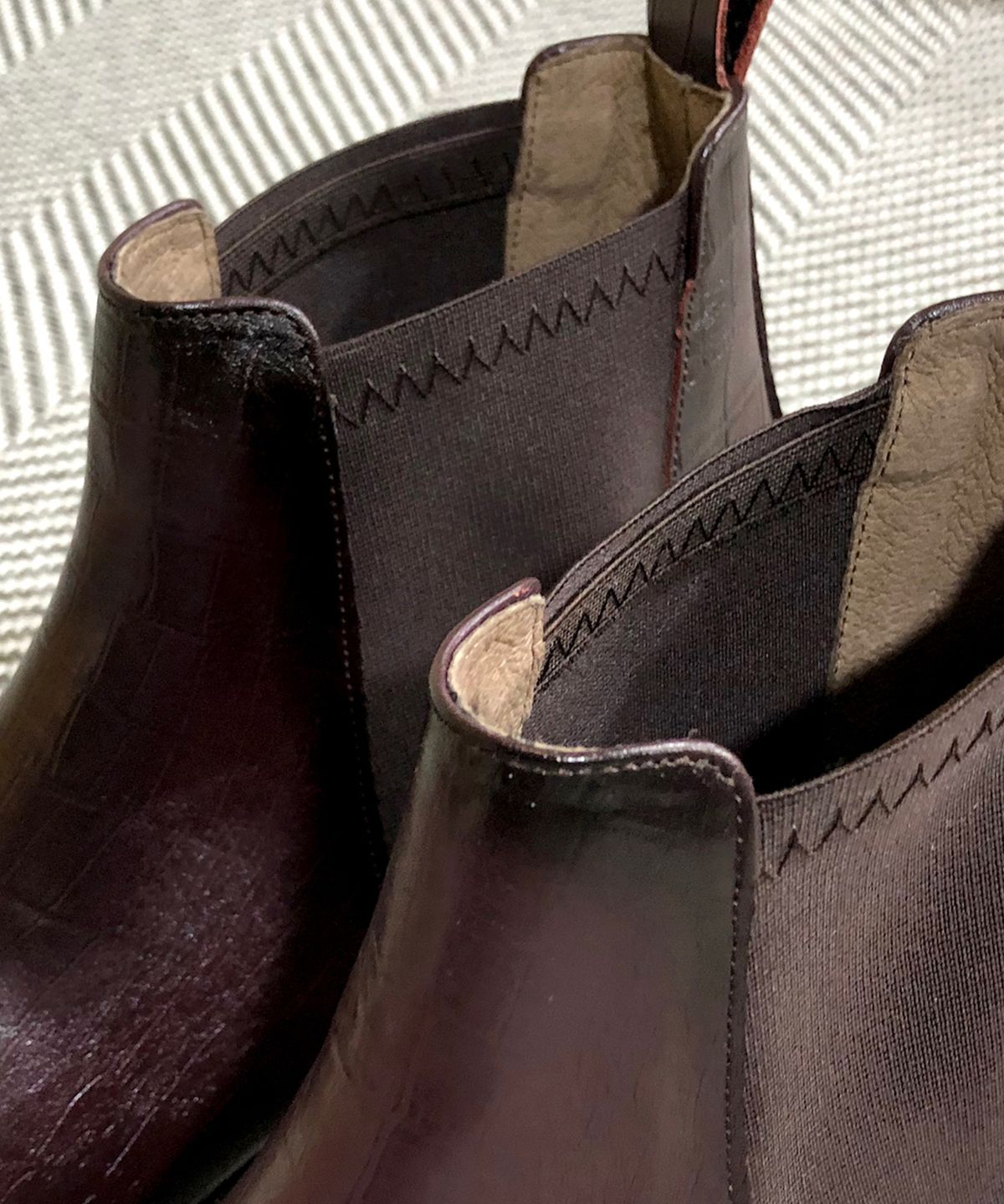 조앤슈(JOENSHOE) 릴 크로커 첼시부츠 버건디
