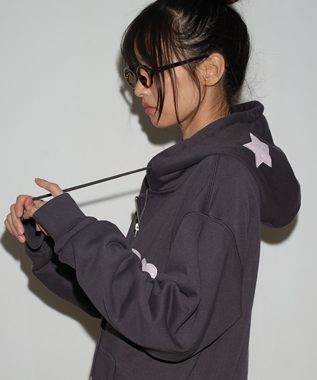 론론(RONRON) FIGURE SHAPE APPLIQUE HOODED ZIP UP CHARCOAL