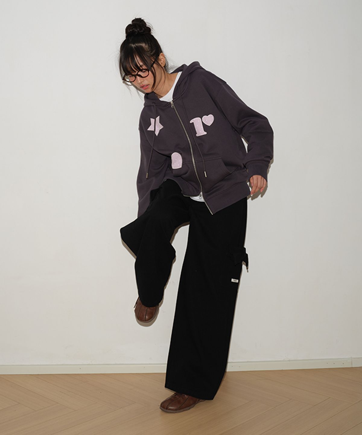 론론(RONRON) FIGURE SHAPE APPLIQUE HOODED ZIP UP CHARCOAL