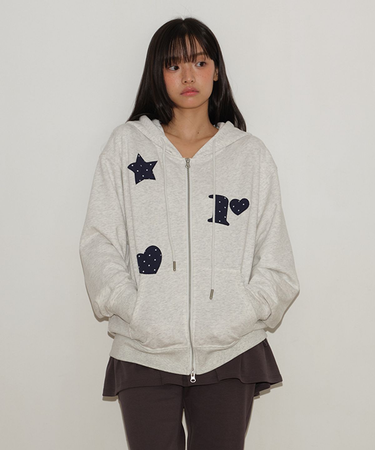 론론(RONRON) FIGURE SHAPE APPLIQUE HOODED ZIP UP WHITE MELANGE