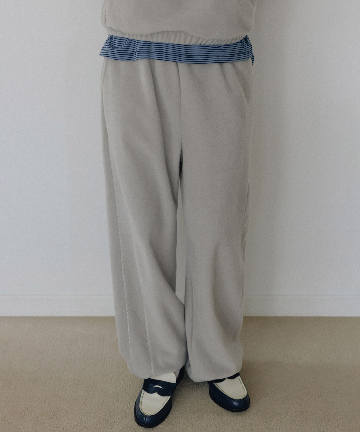 앤니즈(ANDNEEDS) Jeff fleece pants (light khaki)